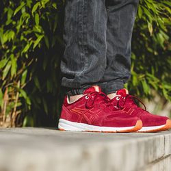 Zapatillas de ante en rojo frambuesa de la colección primavera/verano 2014 'My town my tracks' de Onitsuka Tiger