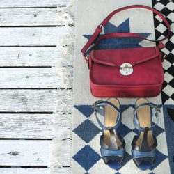 Bolso y sandalias de la colección primavera/verano 2014 de Indi & cold