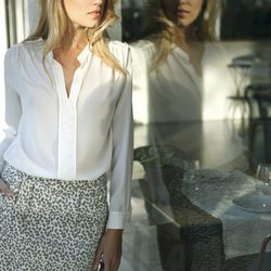 Conjunto de blusa blanca y falda estampada de la colección primavera/verano 2014 de Indi & cold