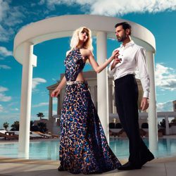 Vestido largo con abertura en la cintura de la colección primavera/verano 2014 de Adriana Iglesias