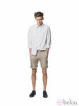 Camisa estamapda con bermudas beige de la colección para verano 2014 de Springfield