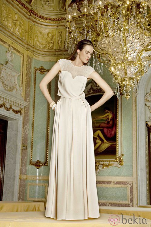 Vestido largo de seda plisada de la colección 'Heaven' 2014 de Dolores Promesas
