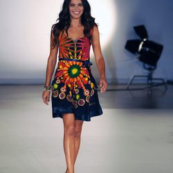 Adriana Lima desfila para Desigual primavera/verano 2014 en la 080 Barcelona Fashion