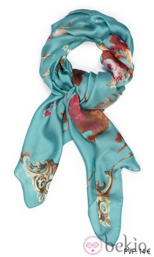 Pañuelo turquesa con motivos de la colección primavera/verano 2014 de Tantrend