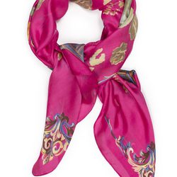 Pañuelo fucsia con motivos de la colección primavera/verano 2014 de Tantrend