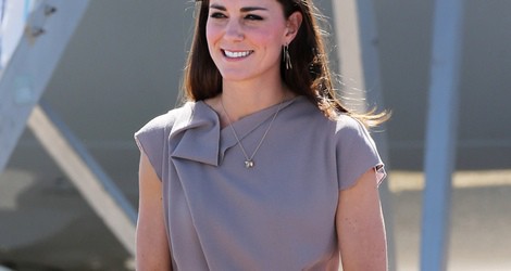 La Duquesa de Cambridge con un sencillo vestido lavanda de manga corta