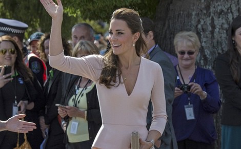 La Duquesa de Cambridge con un conjunto rosa empolvado  de Alexander McQueen