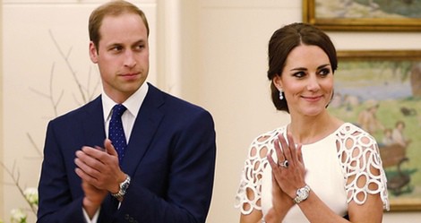 La Duquesa de Cambridge con un vestido de mangas perforadas en blanco roto