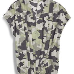 Blusa con estampado de camuflaje de la colección primavera/verano 2014 de Levi's