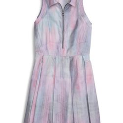 Vestido de vuelo y tablas en la falda de la colección primavera/verano 2014 de Levi's