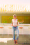 Crop top en tonos pastel y pantalón 'boyfriend' de la colección primavera/verano 2014 de Levi's