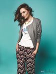 Pantalón 'indie' y camiseta con mensaje de la colección primavera/verano 2014 de Paramita