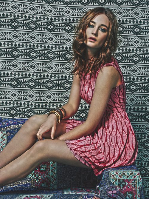 Vestido en tono rosa y rojo estampado de la colección primavera/verano 2014 de Paramita