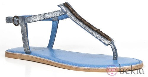 Sandalia de dedo con detalles metálicos de la colección femenina de Enzo Tesoti 2014