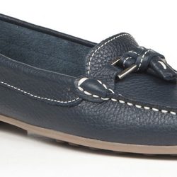 Mocasín negro de la colección femenina de Enzo Tesoti 2014
