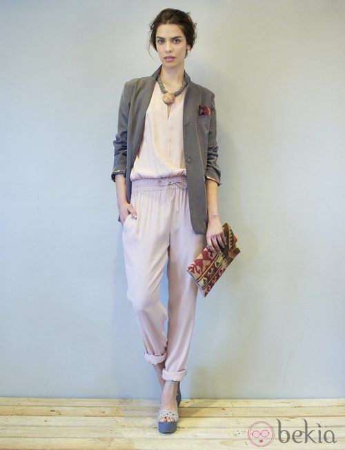 Conjunto rosa palo y gris marengo de la colección primavera/verano 2014 de Eduardo Rivera