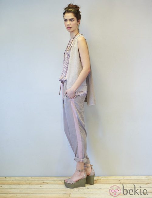 Pantalón ancho en tonos tostado y rosa de la colección primavera/verano 2014 de Eduardo Rivera