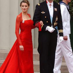 Letizia Ortiz con un vestido de Lorenzo Caprile 