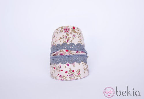 Muñequera con cremallera y estampado floral de Namdalay
