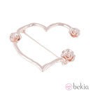 Broche en forma de corazón con rosas de adorno de Miriam de Ungría
