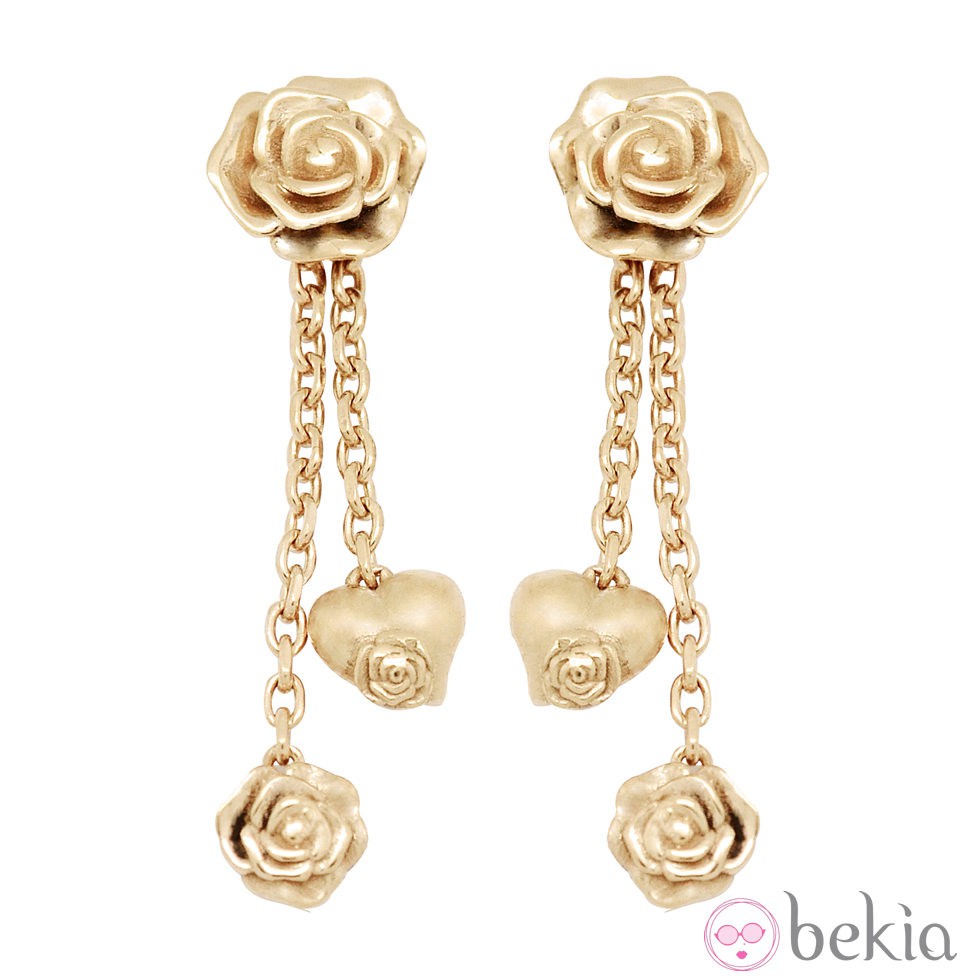 Pendientes de oro largos con corazones y rosas de Miriam de Ungría