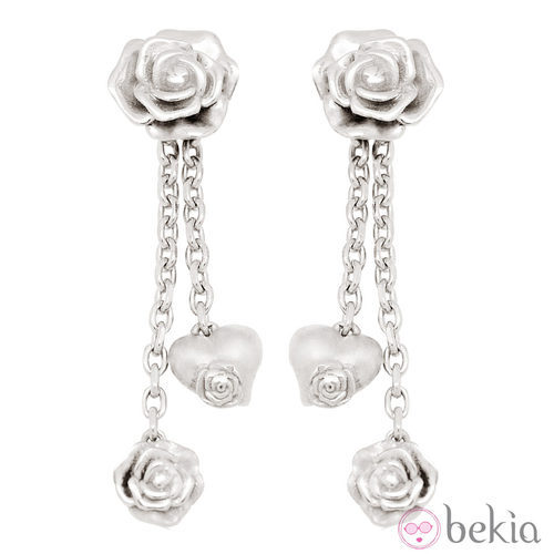 Pendientes de plata largos con corazones y rosas de Miriam de Ungría