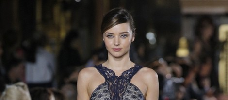 Miranda Kerr desfila para Stella McCartney en la Fashion Week de París