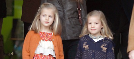 Las Infantas Sofía y Leonor visitando a su abuelo 