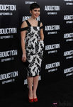 Lily Collins, de Marc Jacobs, en la première de 'Abduction'