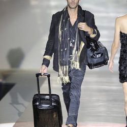 Jon Kortajarena cierra el desfile de Roberto Verino en la 54 edición de Cibeles
