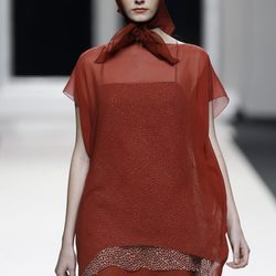 Vestido con transparencias de Jesús del Pozo en Cibeles, colección primavera de 2012