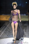 Biquini morado de Andrés Sardá presentado en Cibeles para la primavera 2012