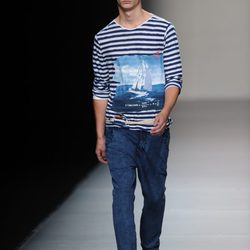 Tendencia marinera en el desfile de Adolfo Domínguez primavera 2012
