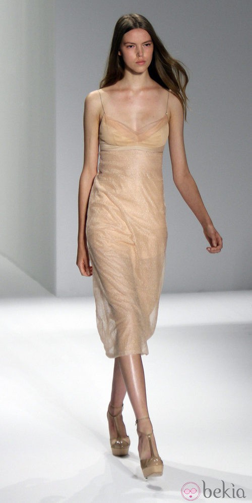 Vestido transparente de Calvin Klein, colección primavera de 2012