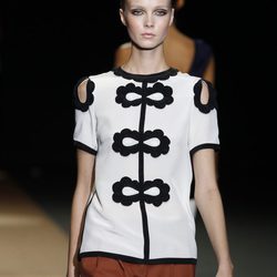 Top con ribetes de Miguel Palacio, colección primavera de 2012