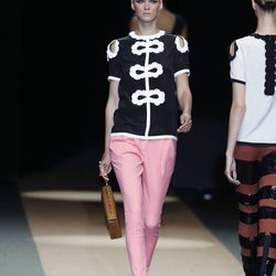 Pantalón bombacho rosa de Miguel Palacio, colección primavera de 2012