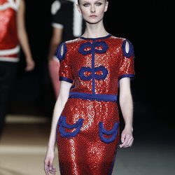 Vestido con lentejuelas rojas de Miguel Palacio, colección primavera de 2012