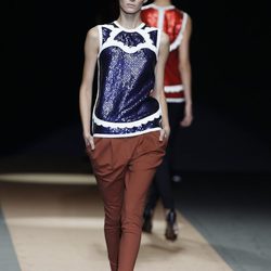 Top con lentejuelas azules de Miguel Palacio, colección primavera de 2012