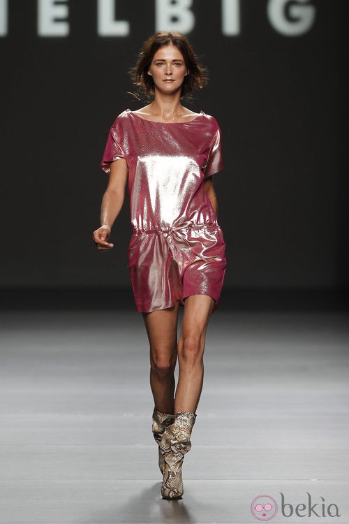 Mono rosa metalizado de Teresa Helbig, colección primavera de 2012