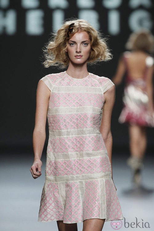 Diseño con lentejuelas rosa pastel de Teresa Helbig, colección primavera de 2012