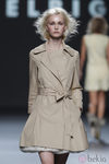 Gabardina con cancán de Teresa Helbig, colección primavera de 2012