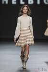 Camisa con antebrazos abullonados de Teresa Helbig, colección primavera de 2012