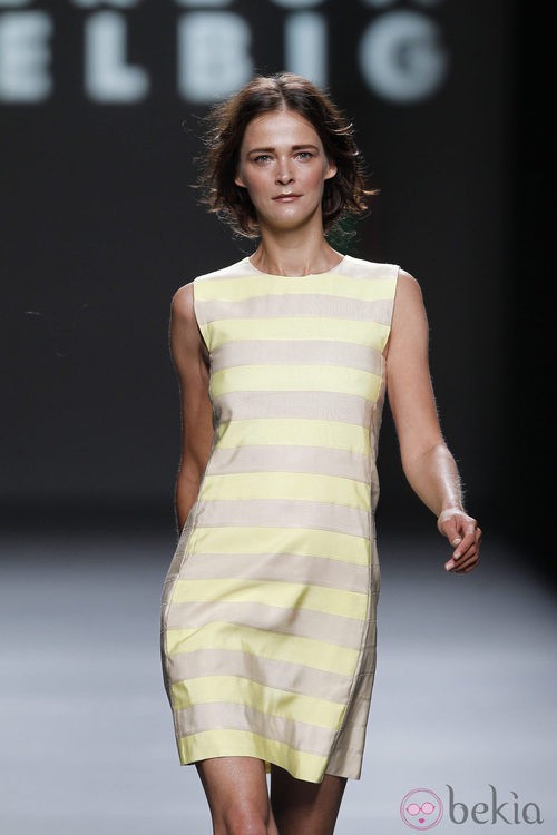 Vestido de corte recto de Teresa Helbig, colección primavera de 2012