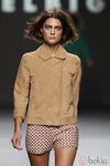 Chaqueta de ante de Teresa Helbig, colección primavera de 2012