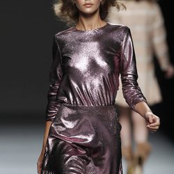 vestido metalizado rosa de Teresa Helbig, colección primavera de 2012