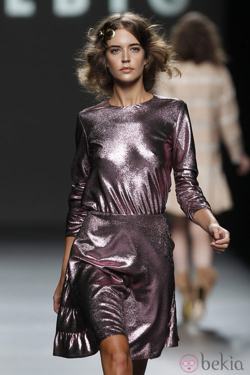 vestido metalizado rosa de Teresa Helbig, colección primavera de 2012