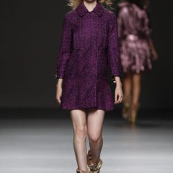 Abrigo con destellos metalizados de Teresa Helbig, colección primavera de 2012