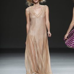 Lentejuelas en tono nude de Teresa Helbig, colección primavera de 2012