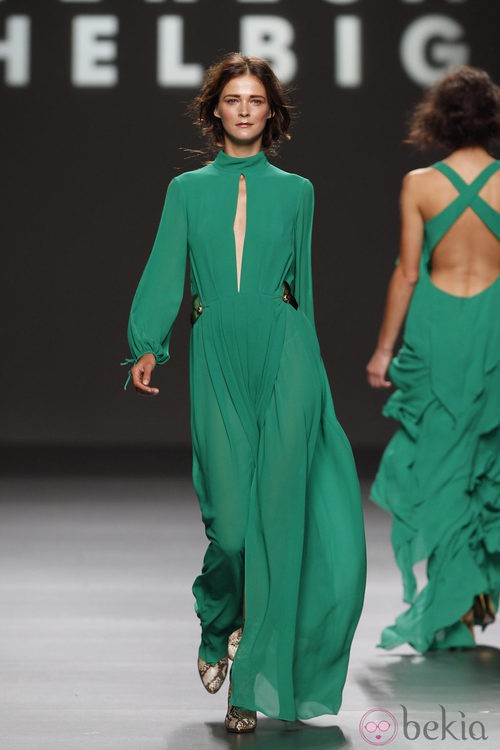 Carmen Kass desfila para Teresa Helbig, colección primavera de 2012