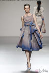 Vestido beig con vuelo de Victorio & Lucchino en Cibeles, colección primavera/verano 2012